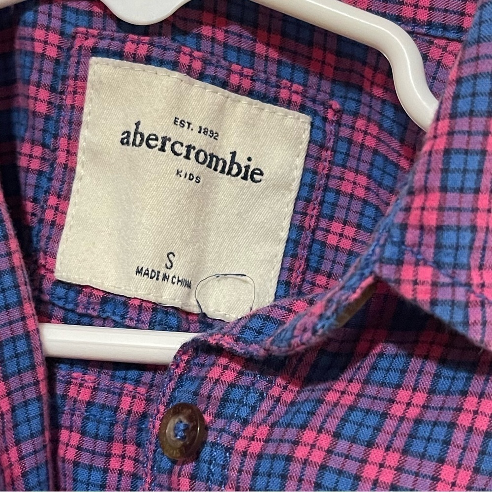 Girl’s abercrombie kids blue and pink plaid long sleeve button down top Small - Picture 3 of 4